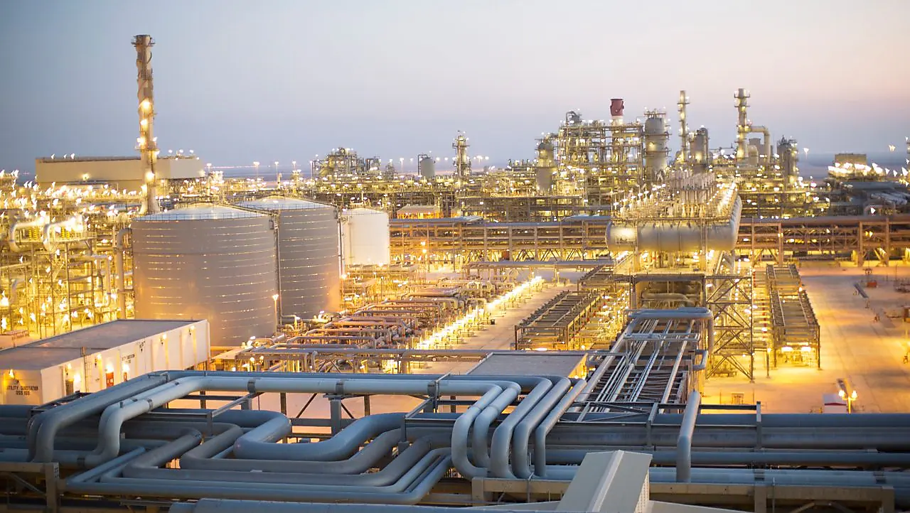 Process plant with interconnected energy and utility systems